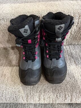 Columbia Girls sz 2 Black and Gray Snow Boots